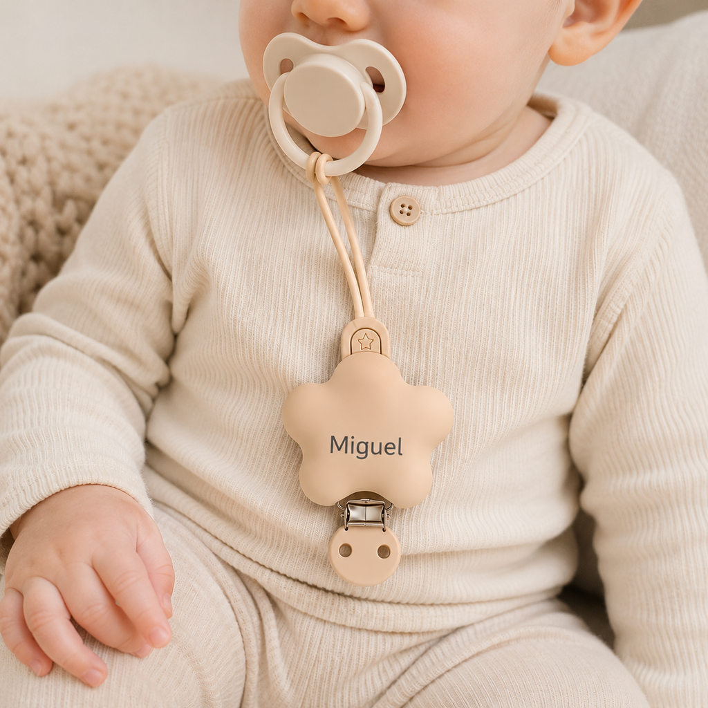 Porta-Chupetas de Silicone Personalizado com Nome - Aylla & Co.