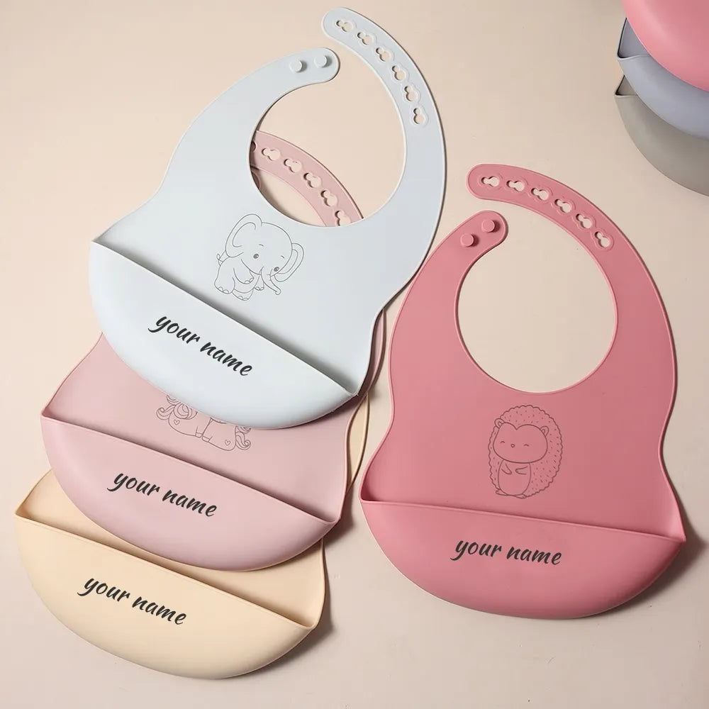 Babete de silicone personalizável com nome